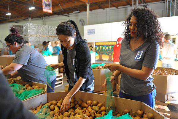 Fletcher Jones California Volunteers At Oc Food Bank