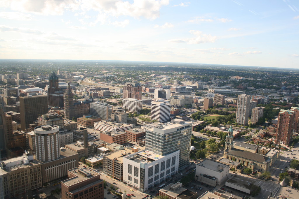By Jeramey Jannene from Milwaukee, WI, United States of America - Downtown MilwaukeeUploaded by xnatedawgx, CC BY 2.0, https://commons.wikimedia.org/w/index.php?curid=7751256