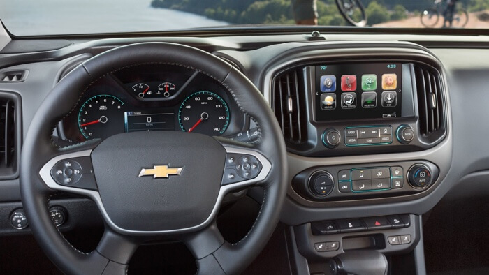 2017 Chevrolet Colorado available technology features